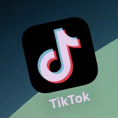 Joe Raedle/Staff/Getty / tatechtips/TikTok