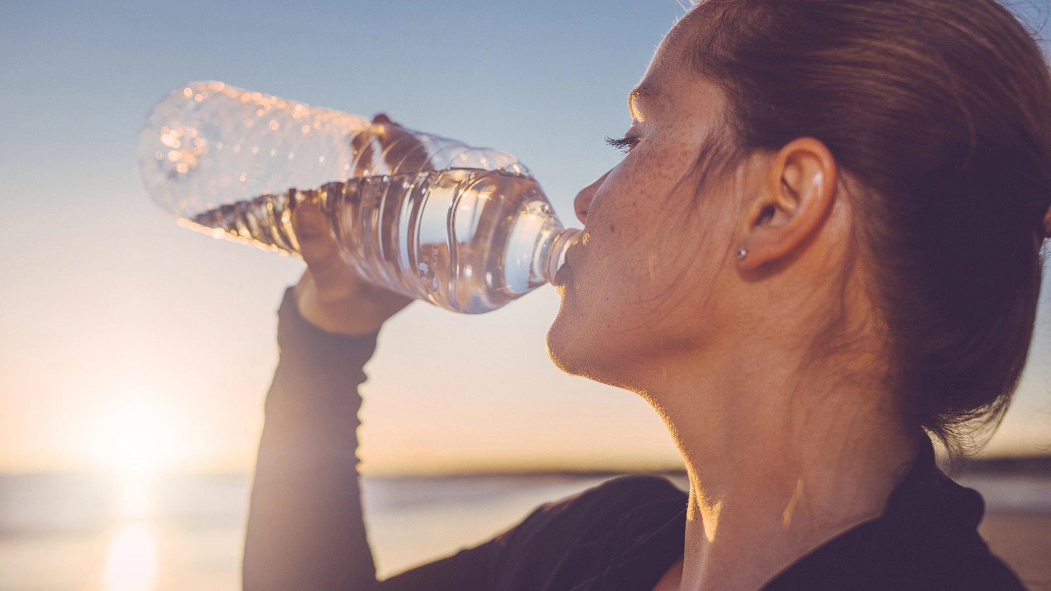 Expert's surprisingly simple water rule explains how much we should be really drinking