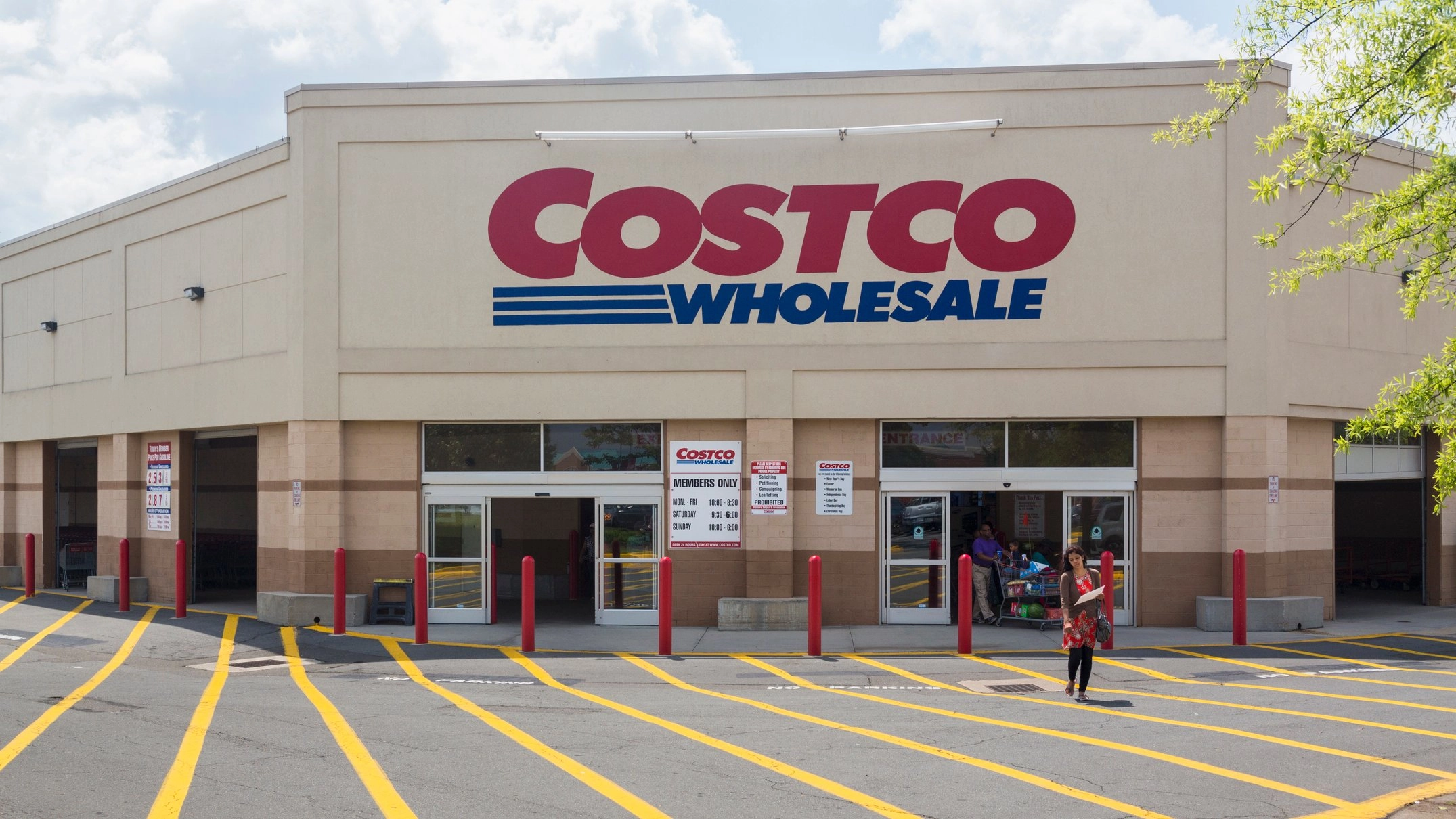 Woman sues Costco for $14,000,000 after allegedly suffering 'catastrophic injuries'