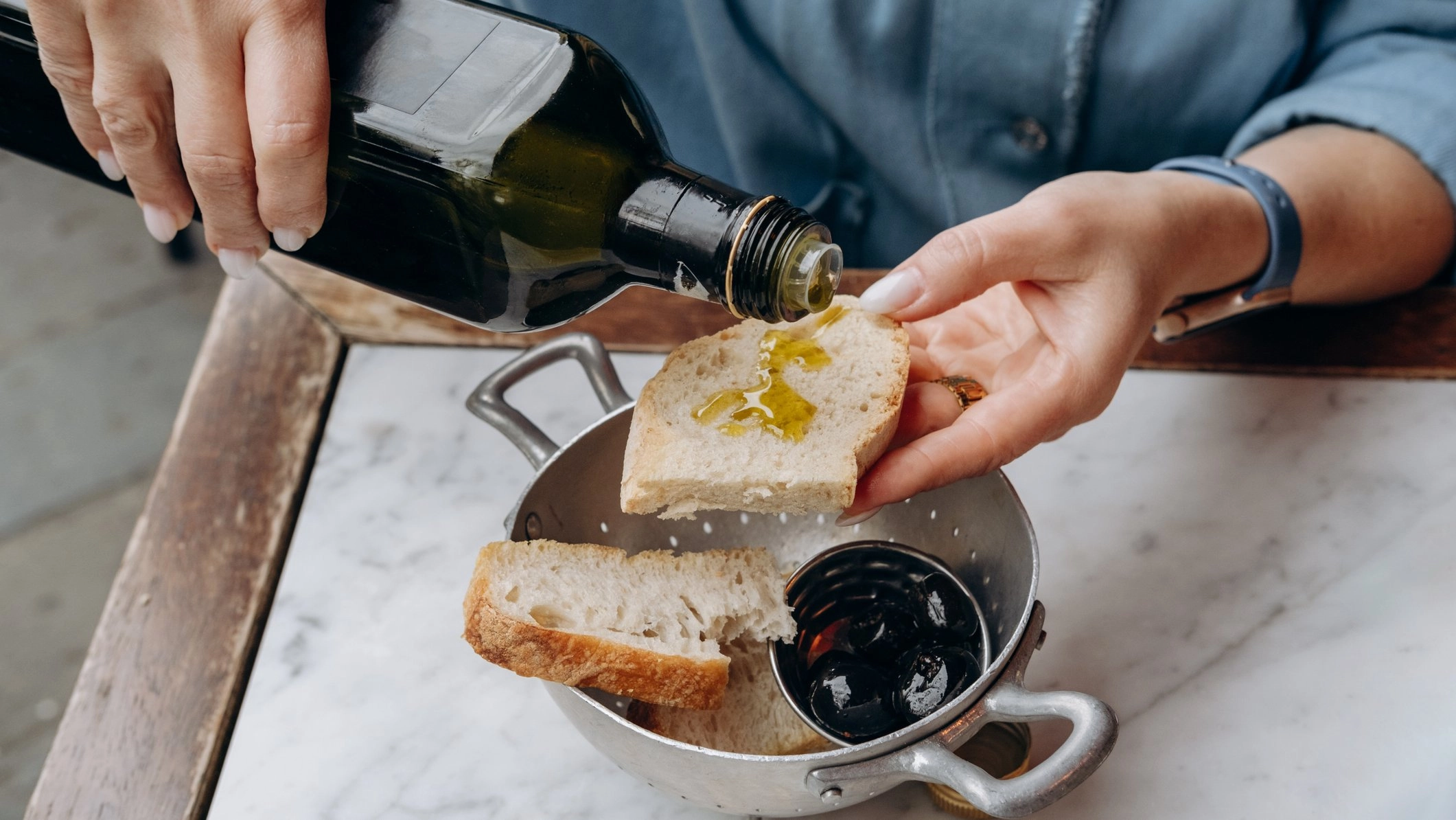TikToker shares theory about why restaurants serve free bread before meals