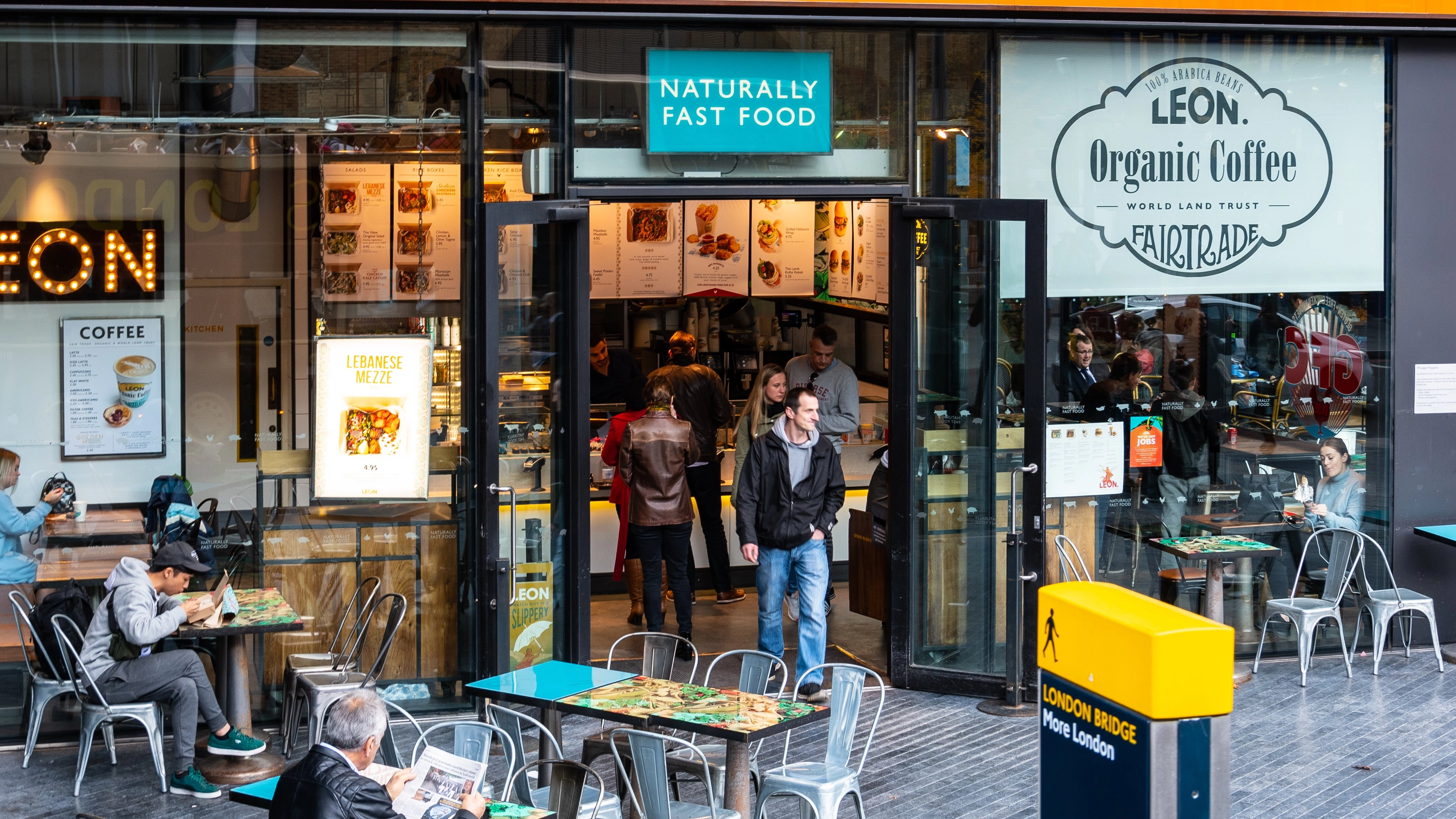Popular fast food chain cuts hundreds of jobs as it shutters restaurants