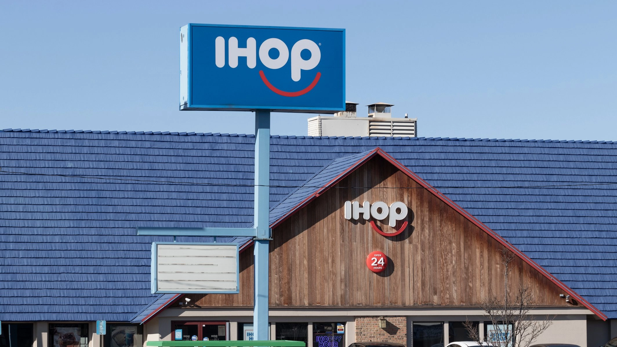 Nine people injured as IHOP restaurant ceiling suddenly collapses