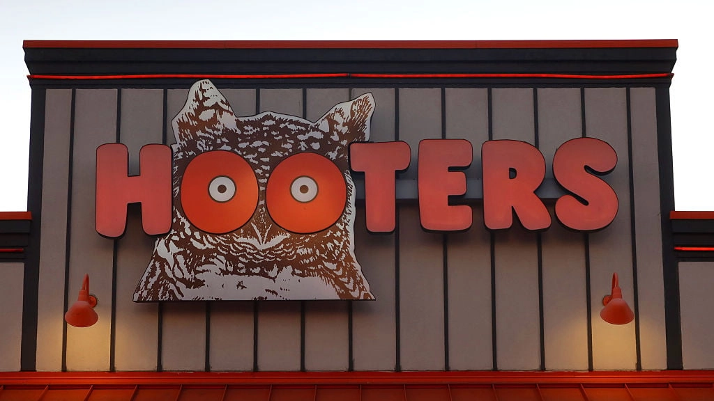 Hooters server reveals unbelievable amount of tips she received in just four hours