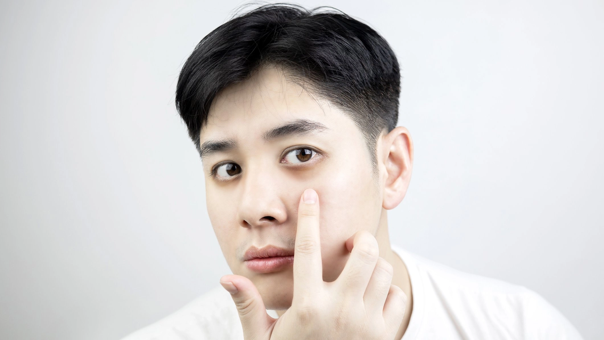 Dietitian reveals why you're waking up with puffy face every day