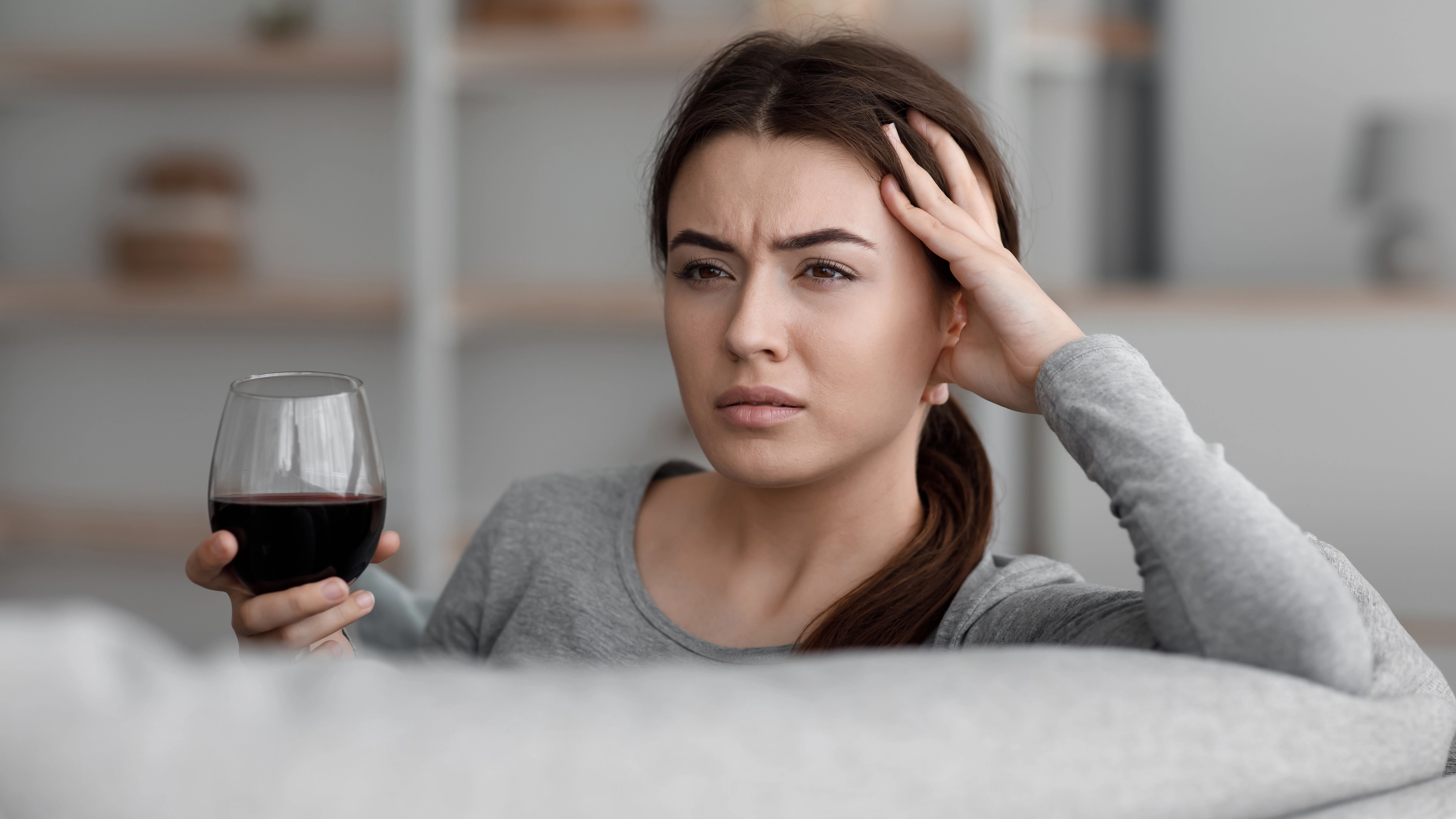 7 medicines you should never mix with alcohol