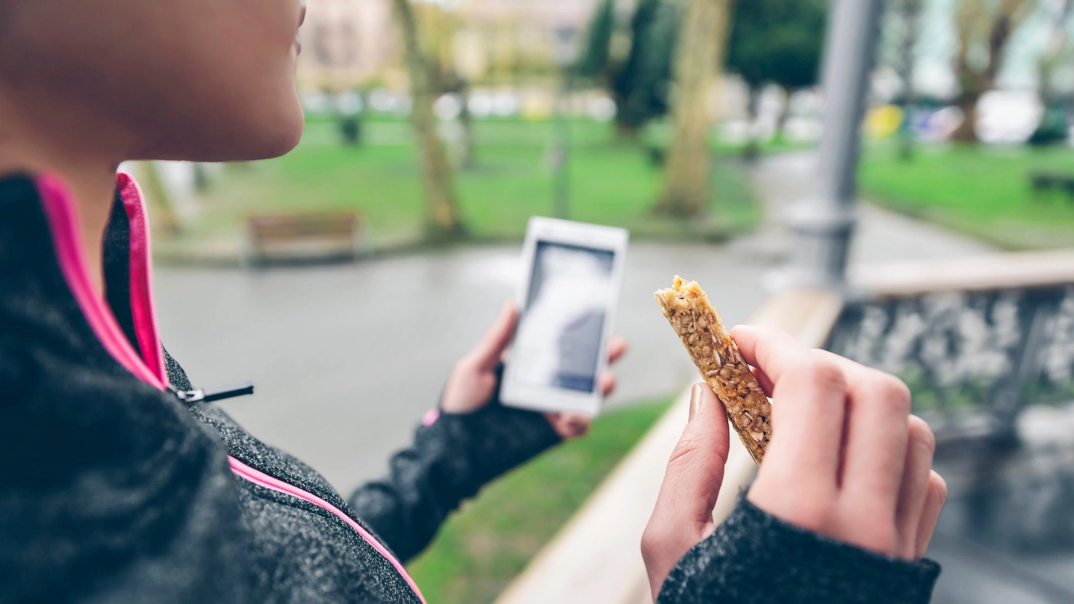 Dietitian issues warning on protein bars as she shares key 'rule of thumb' to remember