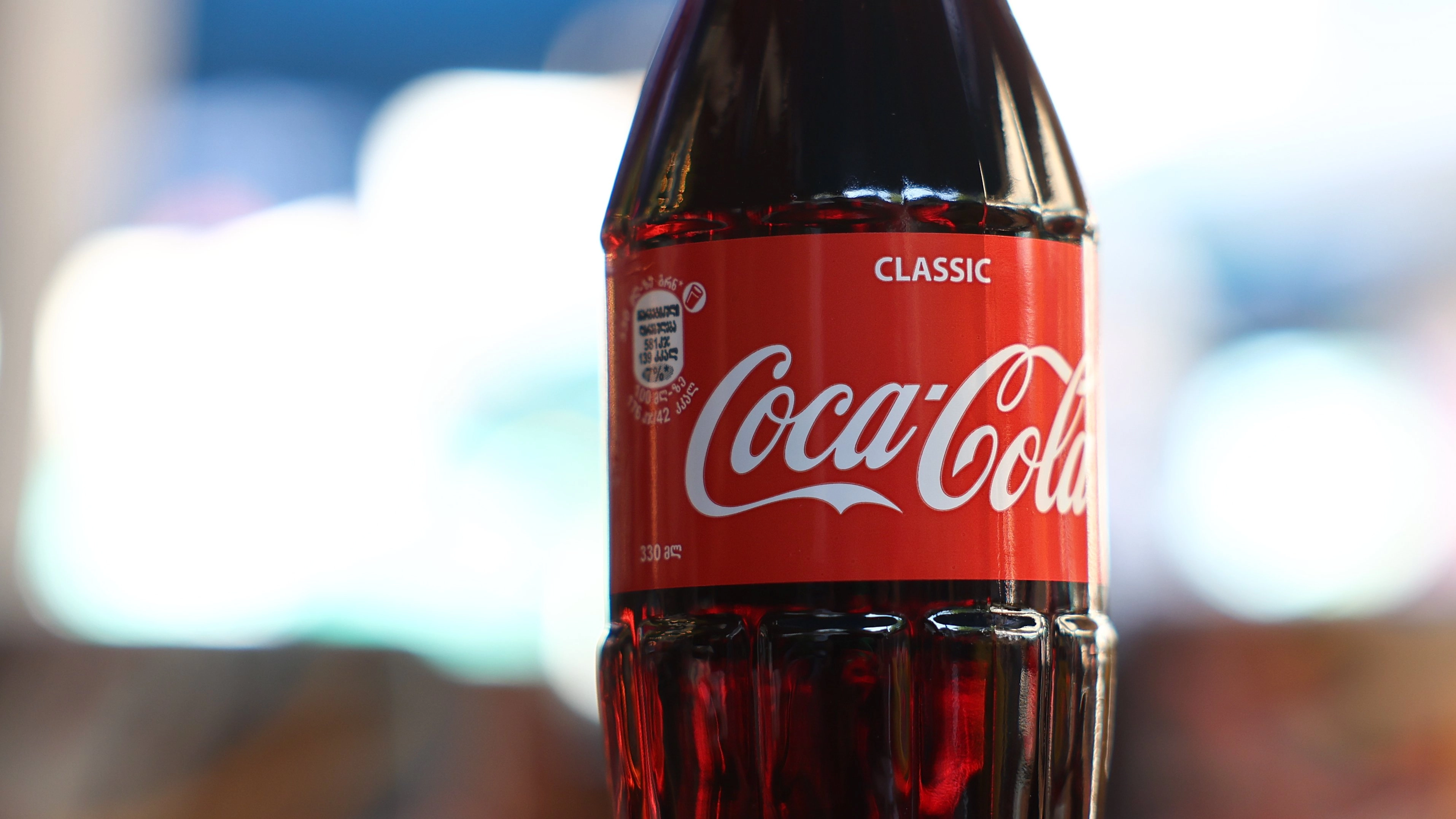 Real reason why Coca-Cola always tastes better in a glass bottle