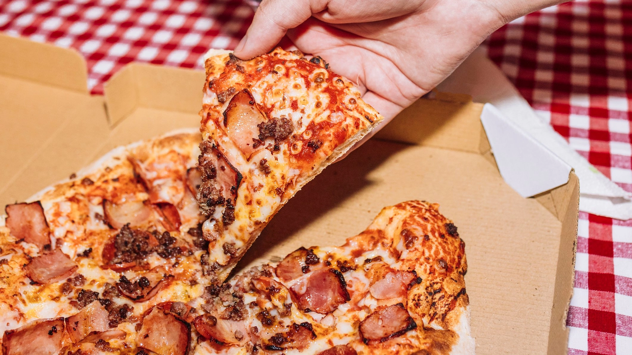 Eye-watering cost of two pizzas at a ski resort leaves tourists stunned