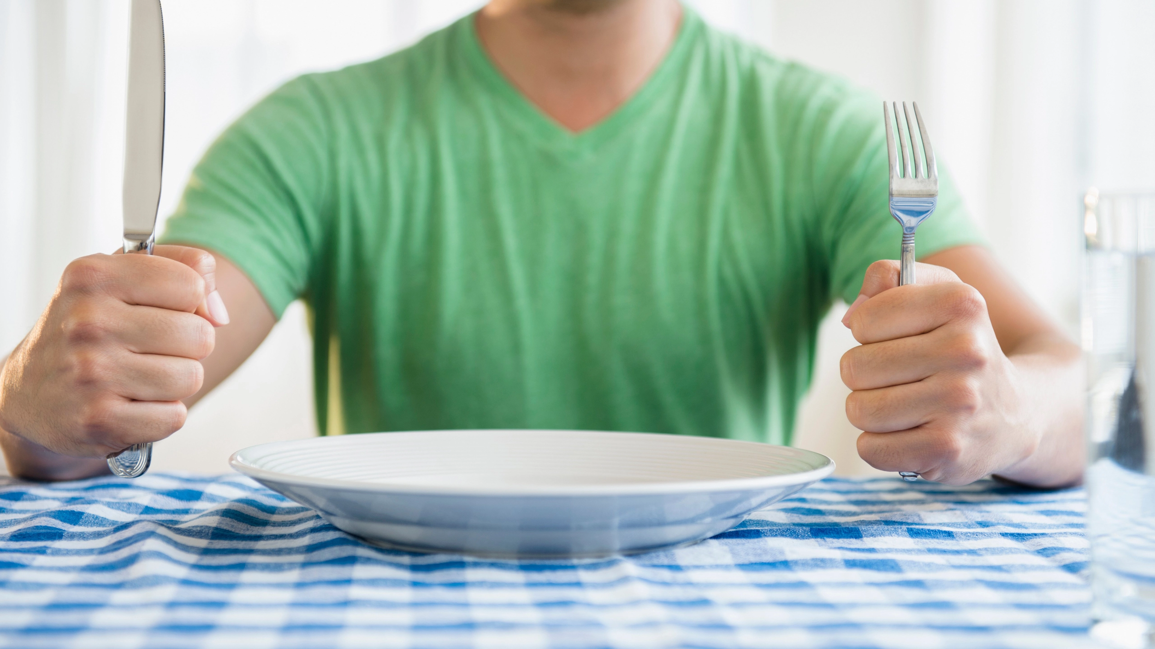 People stunned after realising 'primitive' way Americans eat