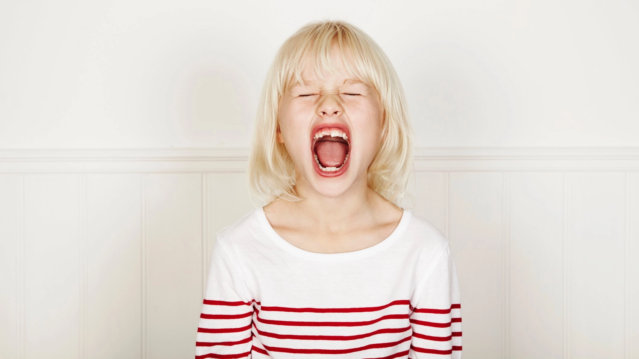 Café owner wins praise after removing noisy kids from the premises