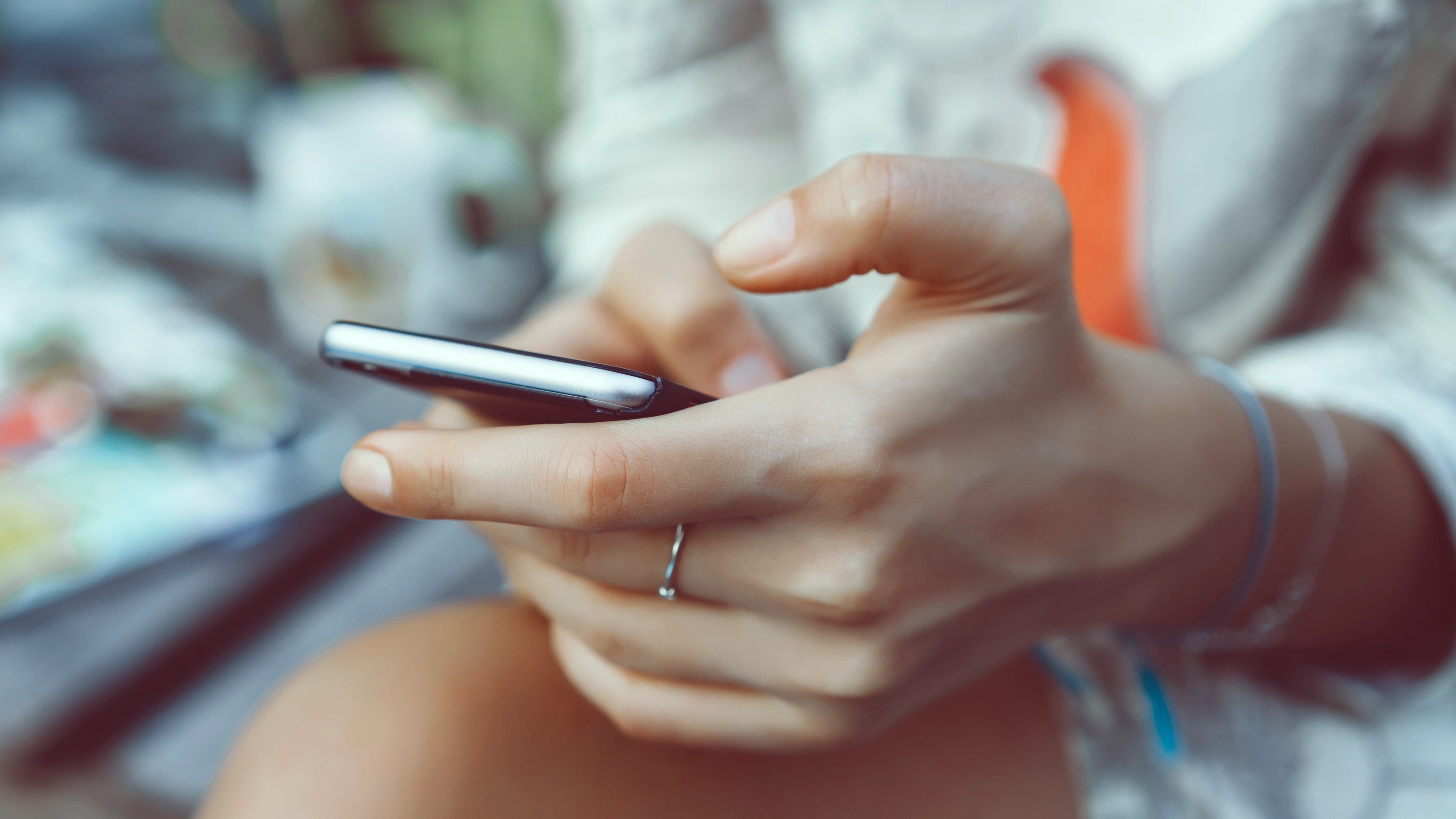 Woman Texts Dead Sister's Phone Number And Receives Cold Text Back