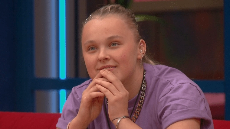 JoJo Siwa issues heartfelt message to Big Brother housemates after admitting she’s realised she’s ‘not a lesbian’