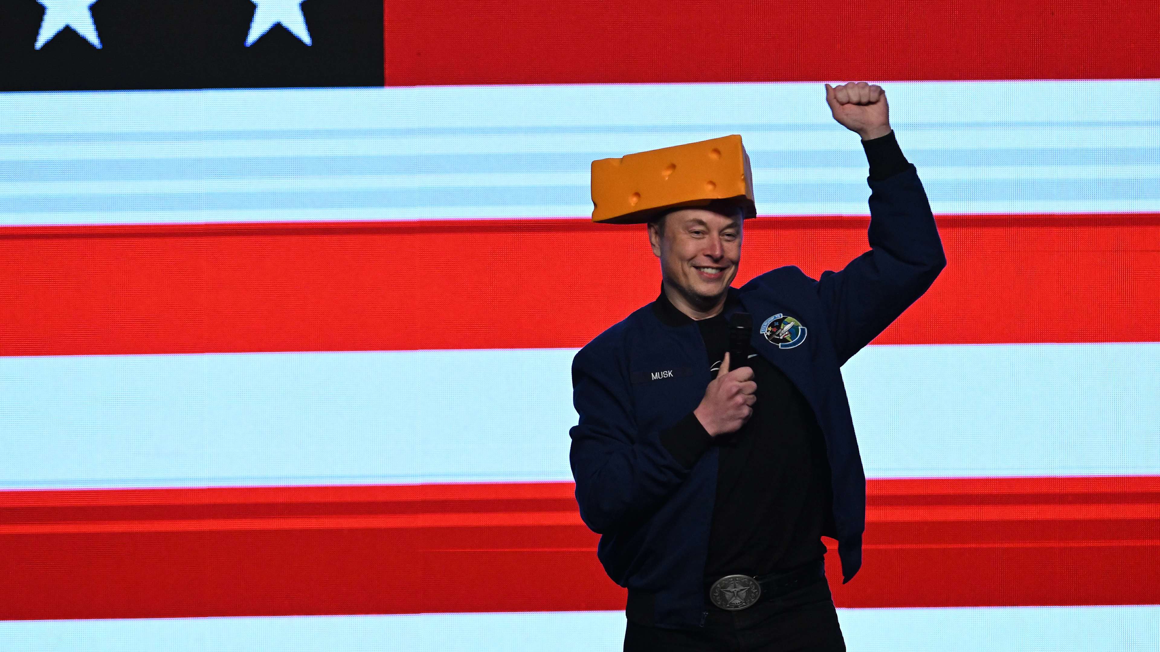 Elon Musk leaves people seriously confused after running on stage with cheese on his head in Wisconsin