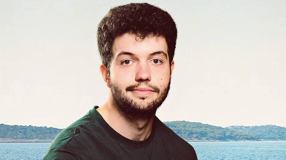 Virgin Island contestant Alex opens up on struggles with 'spectatoring' sexual issue