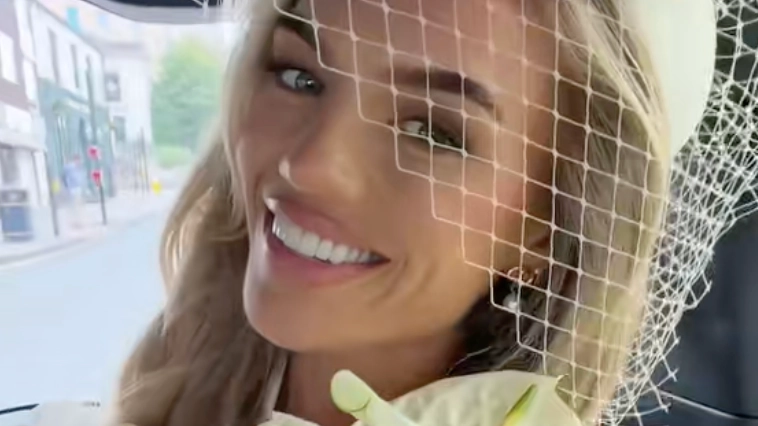Love Island stars Molly Smith and Tom Clare defended over wedding venue choice after criticism