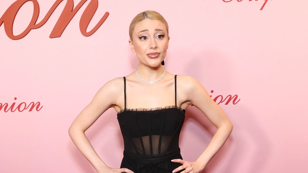 Ariana Grande fans baffled to see what her controversial lookalike looks like without makeup