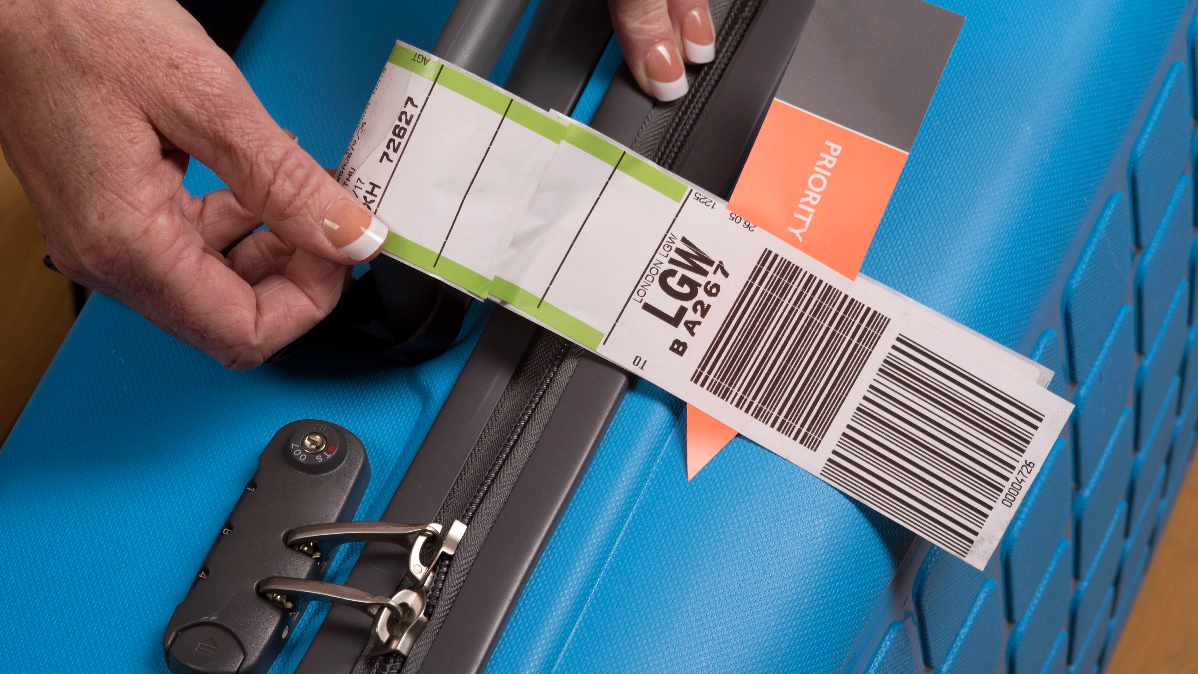Warning issued to anyone who uses a baggage tag on suitcases