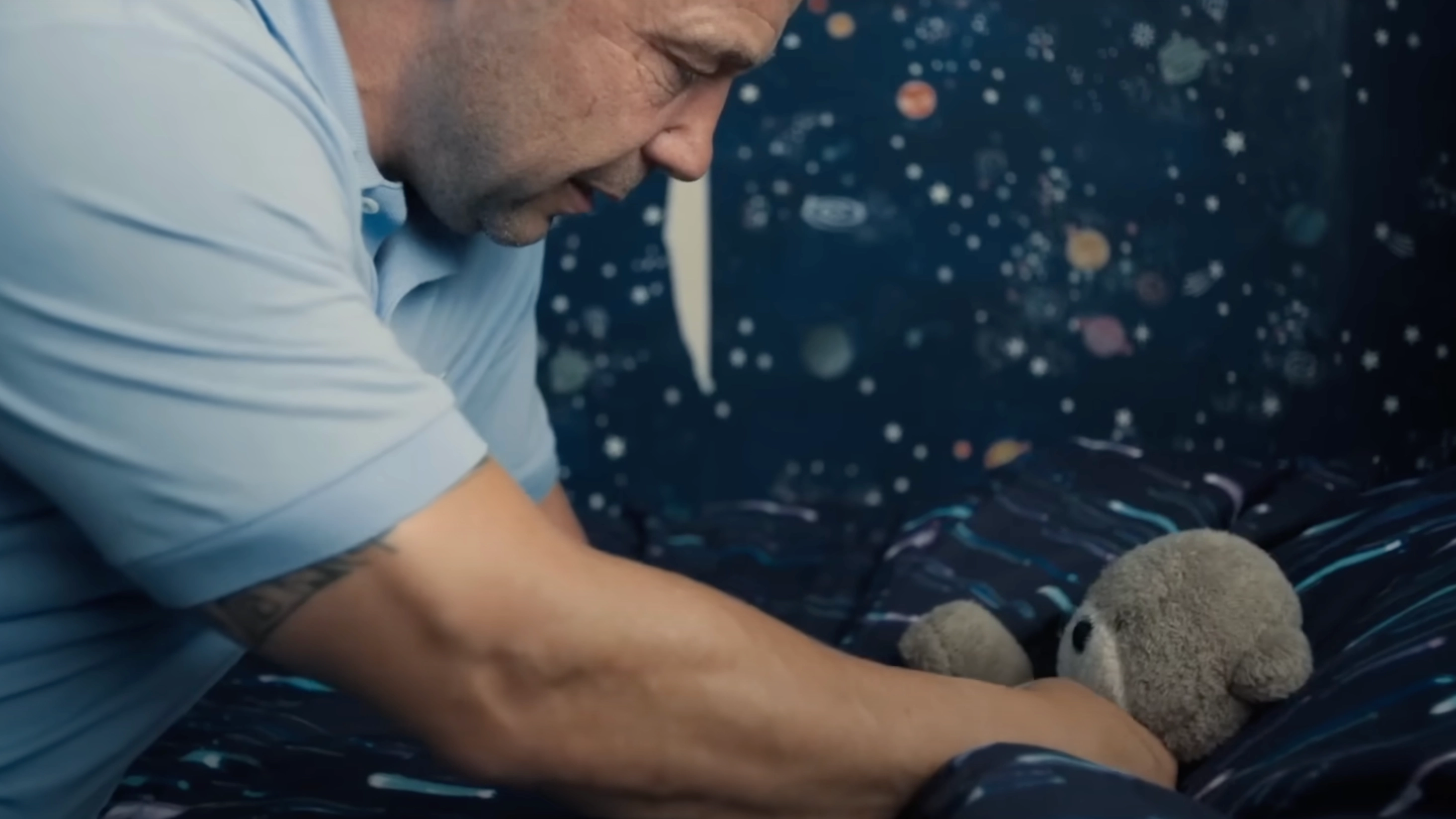 Psychologist explains devastating reason why Eddie tucks Jamie’s teddy into bed in final scene of Adolescence