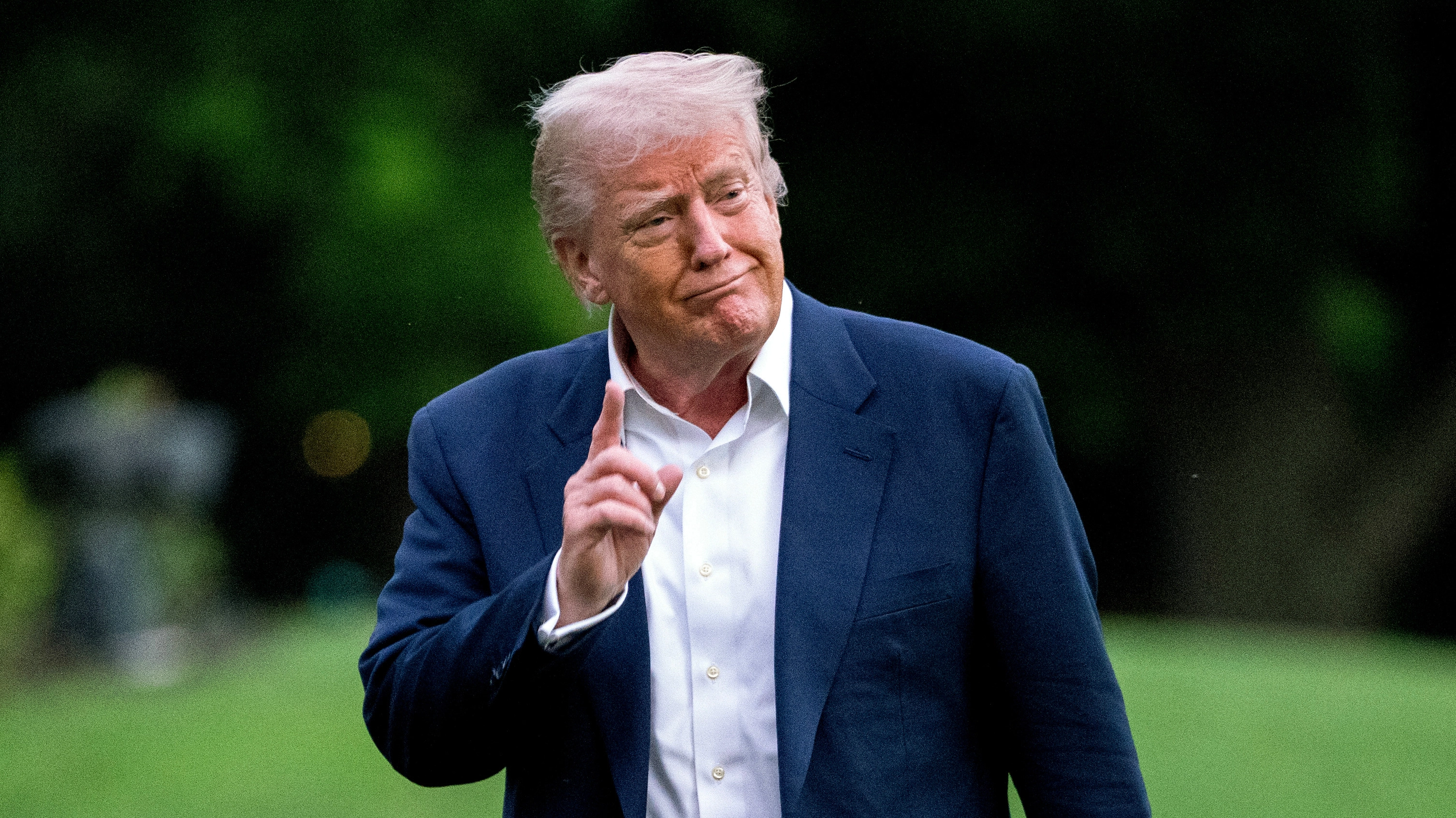 Donald Trump offers illegal immigrants free flight and $1000 in controversial new move