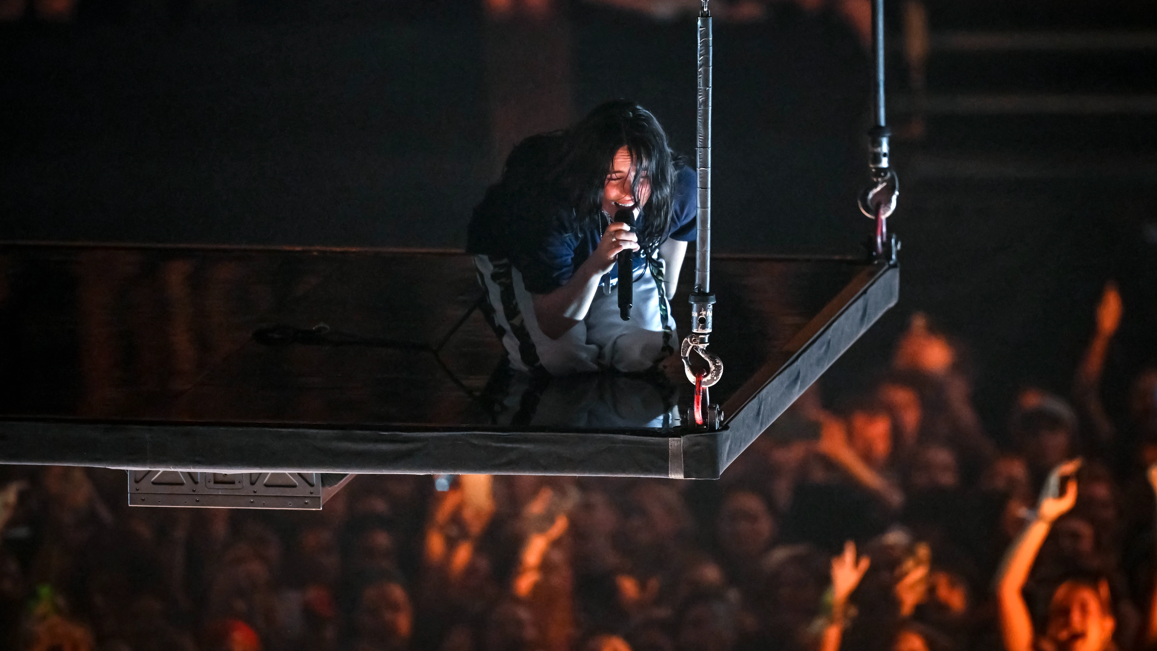 Billie Eilish makes comment about everyone in crowd ‘looking like her’ and people are divided