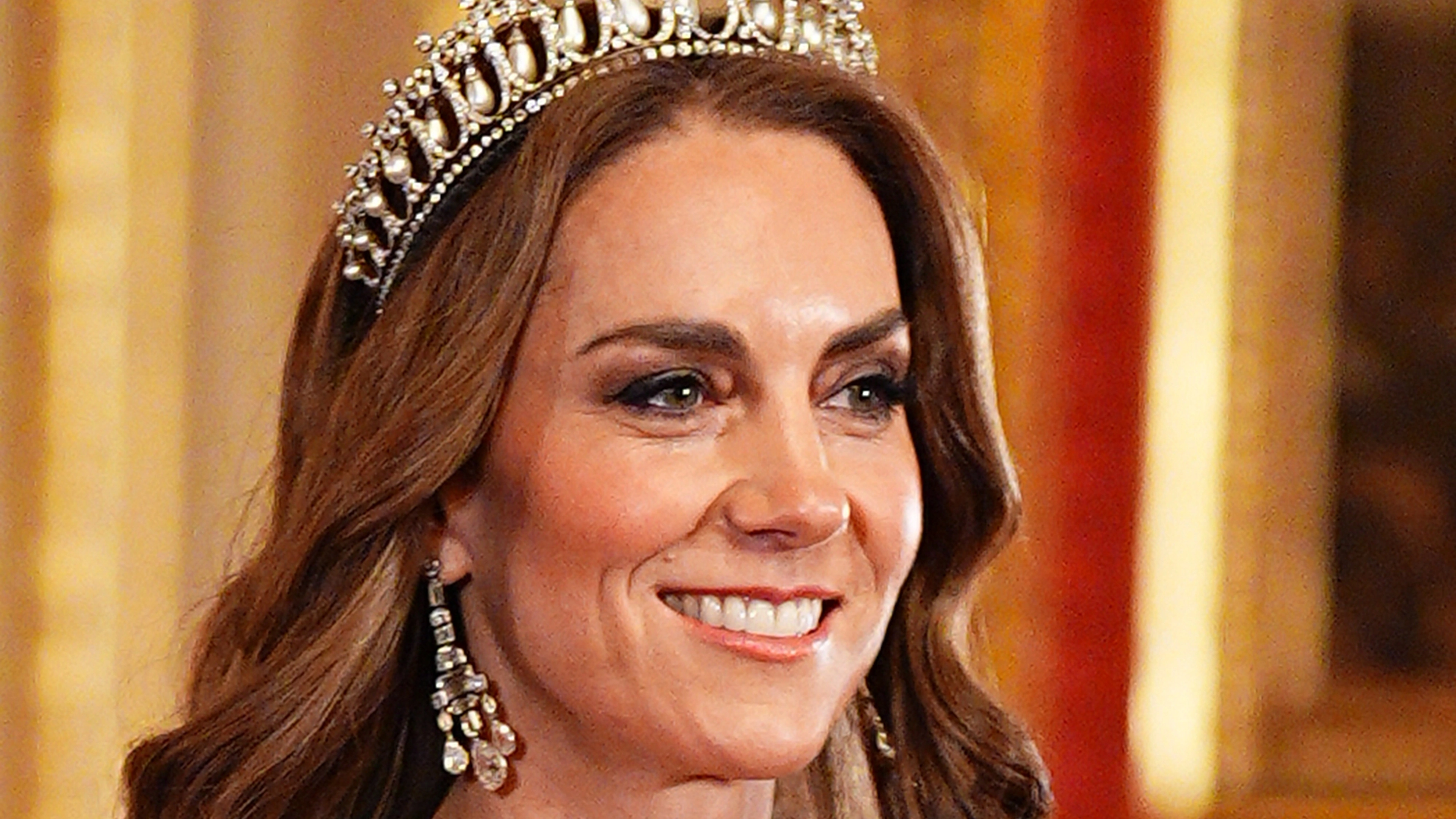 Kate dazzles in yellow at Windsor state banquet on the day Prince Harry says he wants to reconcile