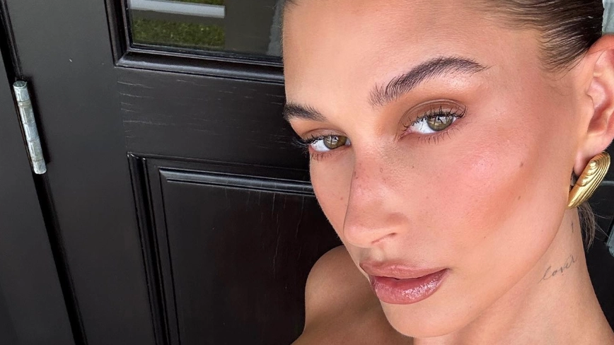 Hailey Bieber breaks silence with blunt statement after she was spotted without her wedding ring