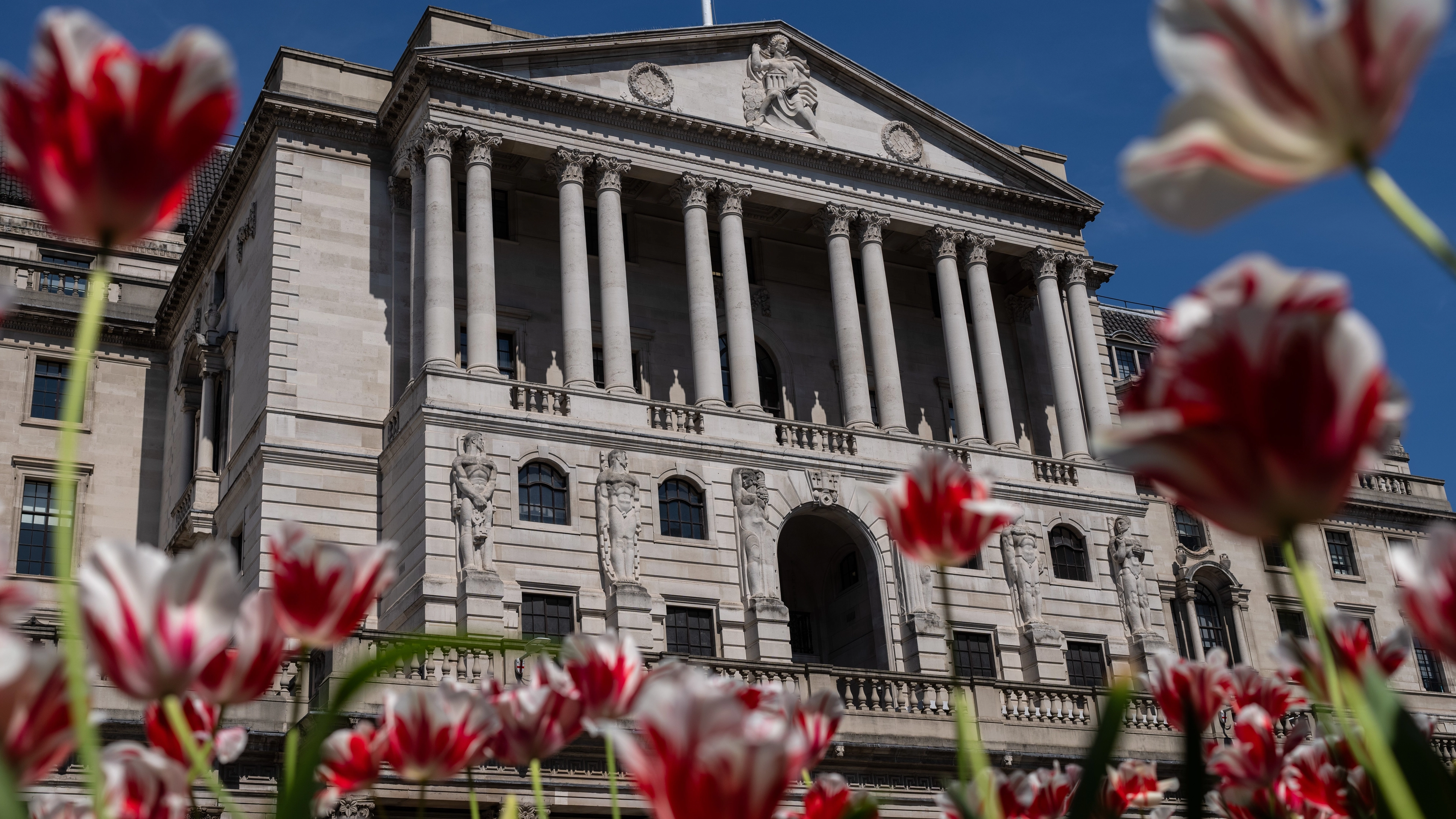 Top UK bank issued preparation warning over potential confirmation of alien existence