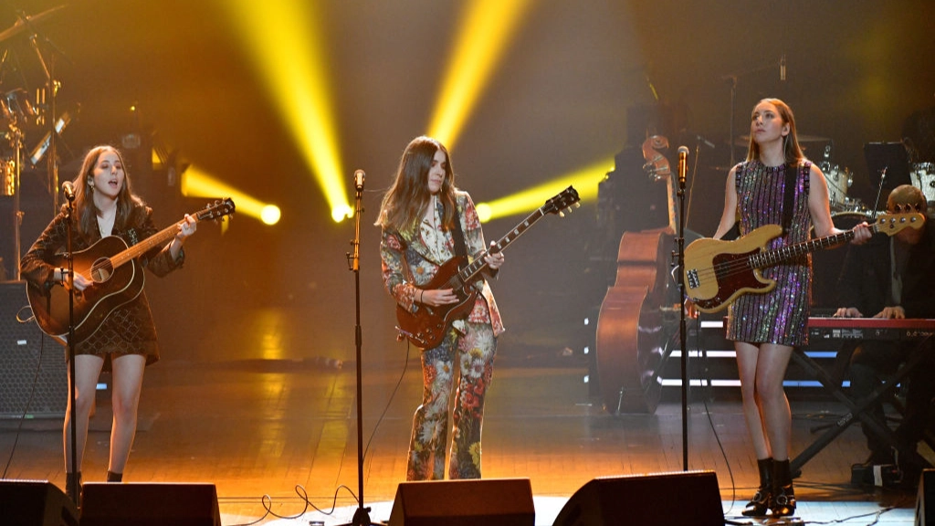 Exact time to buy Haim tickets for massive UK tour as fans divided over latest song