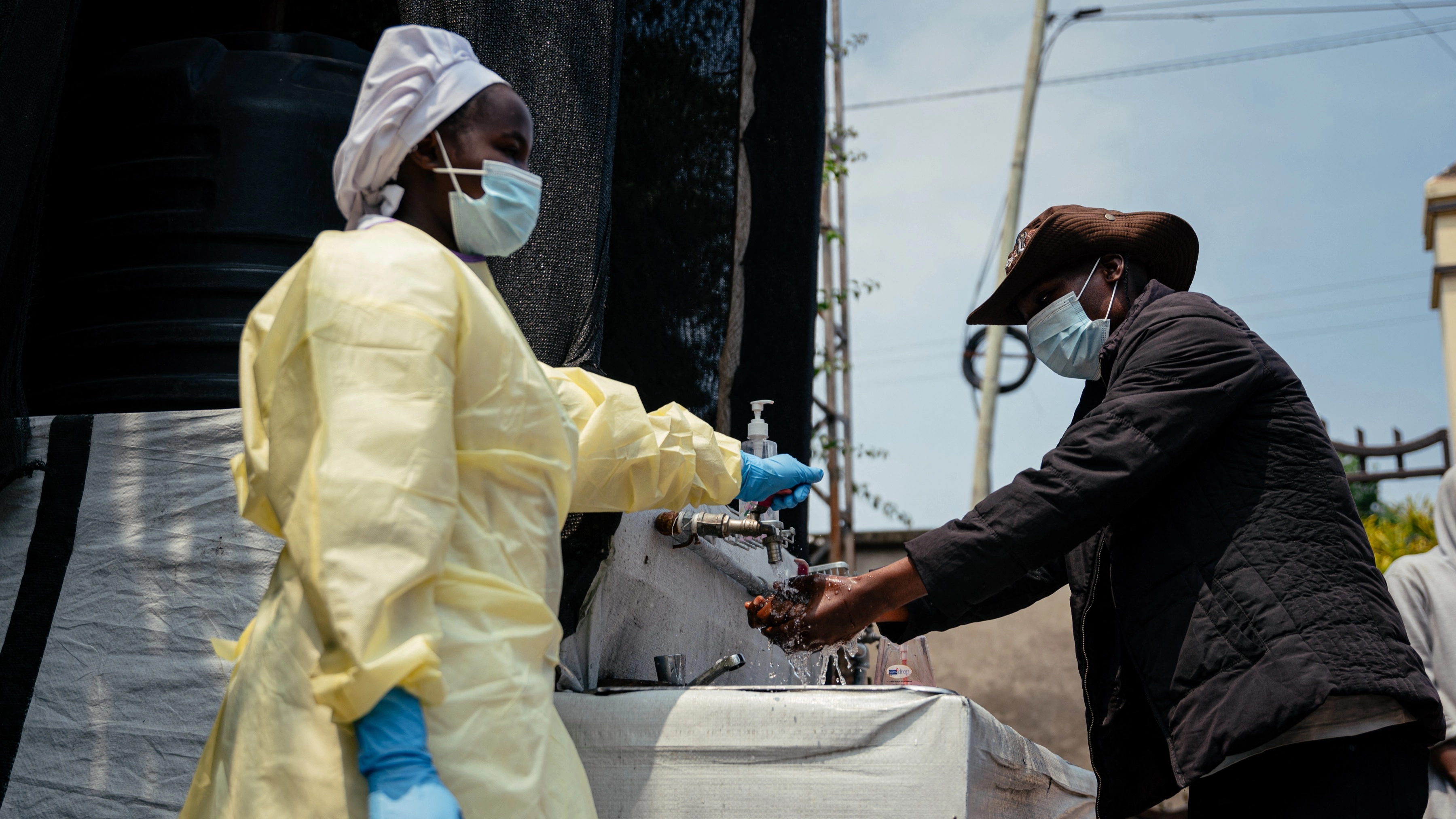 American doctor tests positive for Ebola virus as 131 dead from Congo outbreak