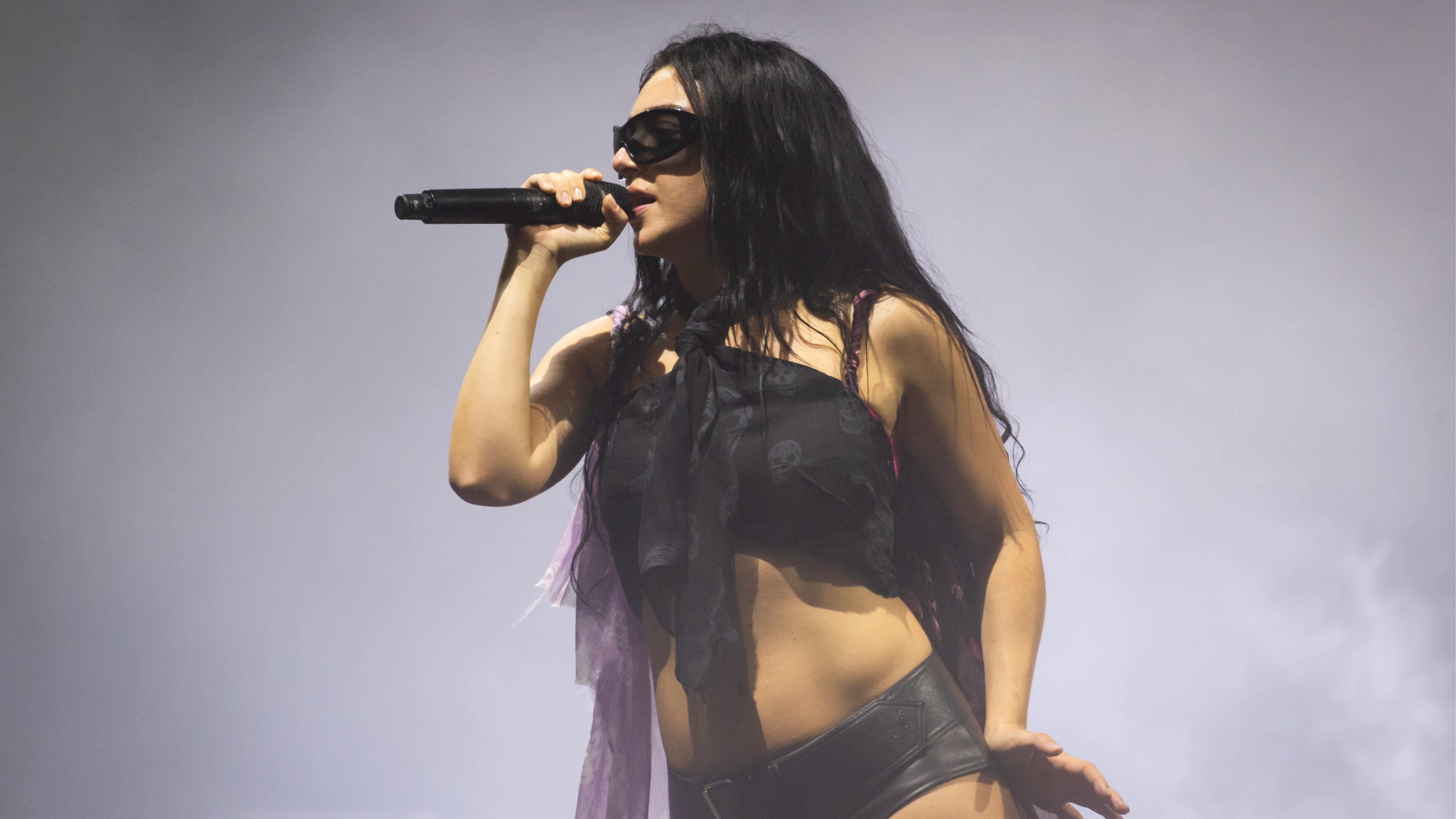 Charli XCX addresses Glastonbury criticism after 'Boomers' point out one 'issue' with set