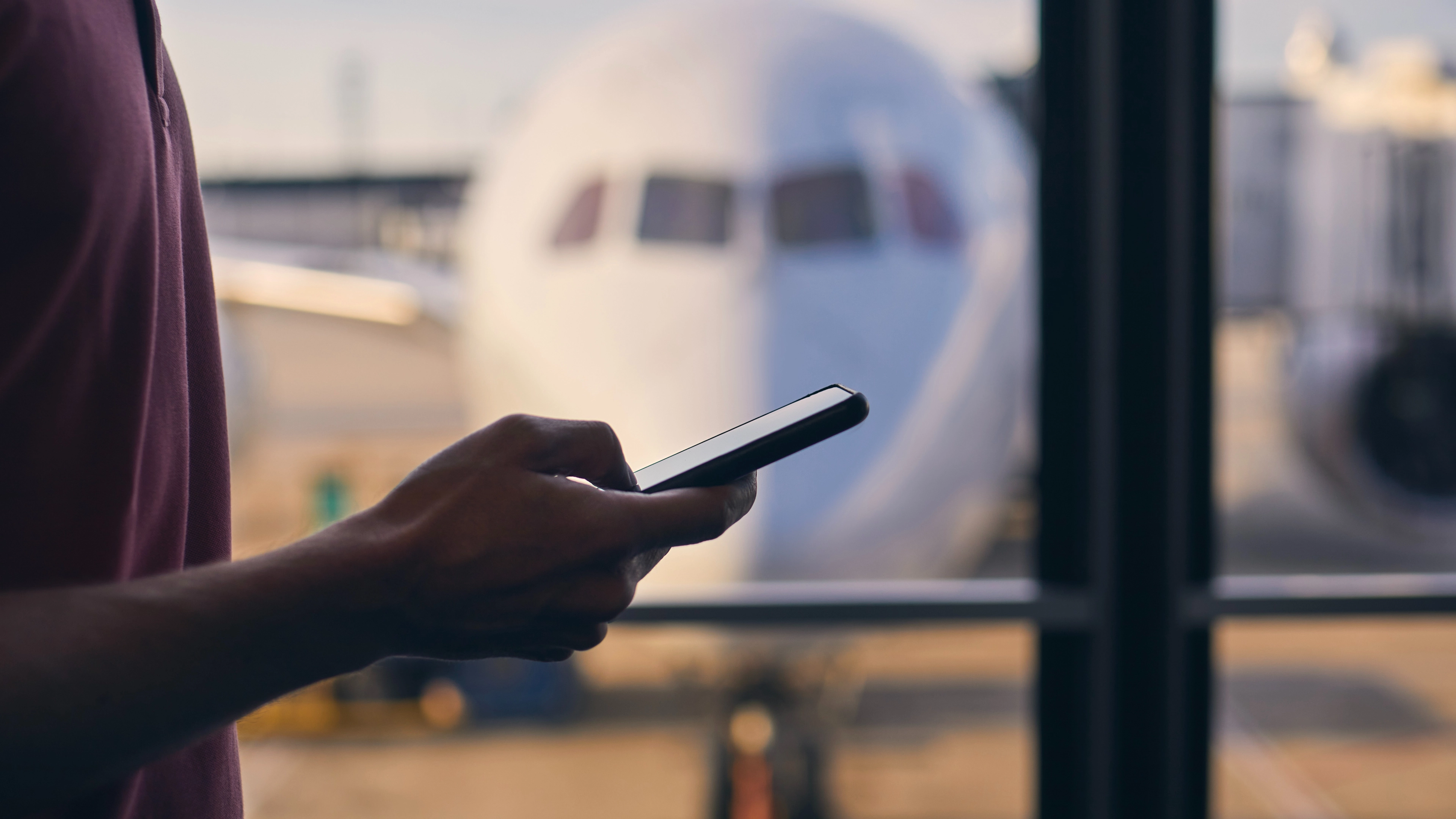Warning issued to holiday-makers as you can get your phone confiscated at airport for making one common mistake