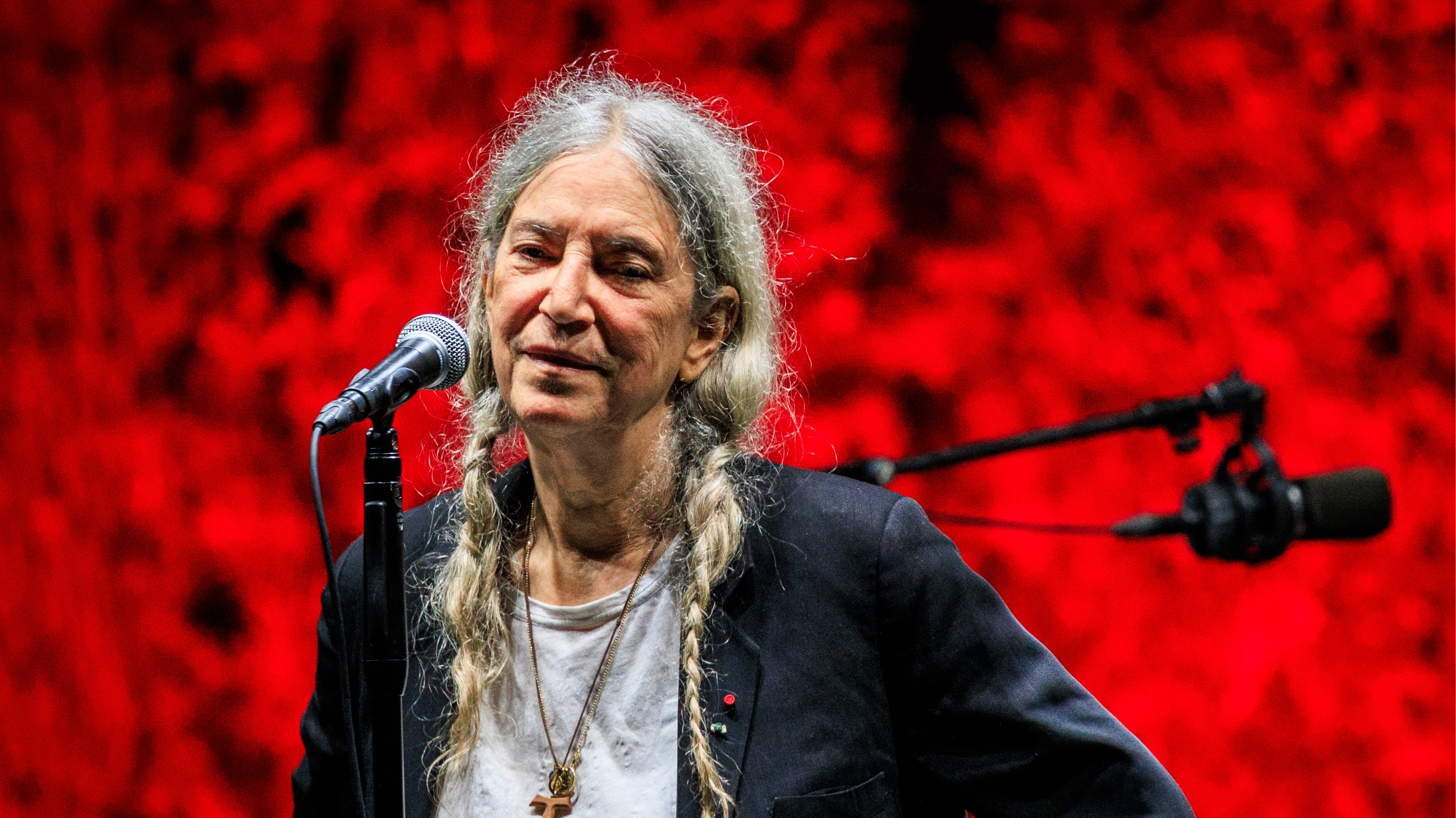 Patti Smith breaks silence after collapsing onstage during live performance