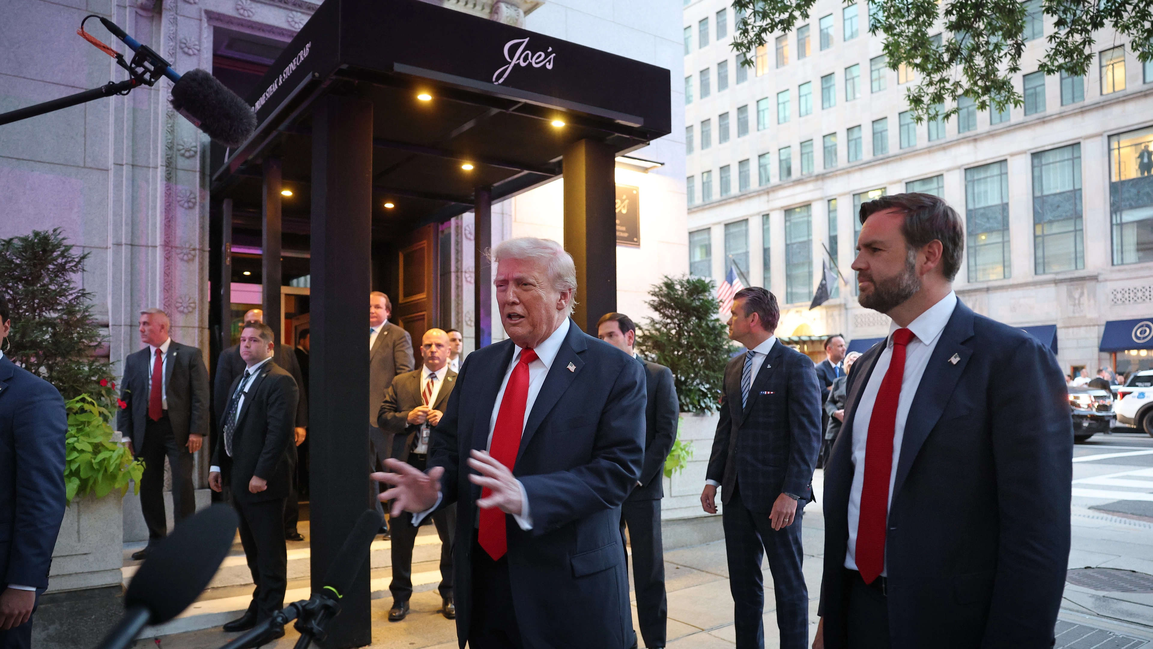 Restaurant bombarded with 1-star reviews after Trump demanded protesters be removed from diner