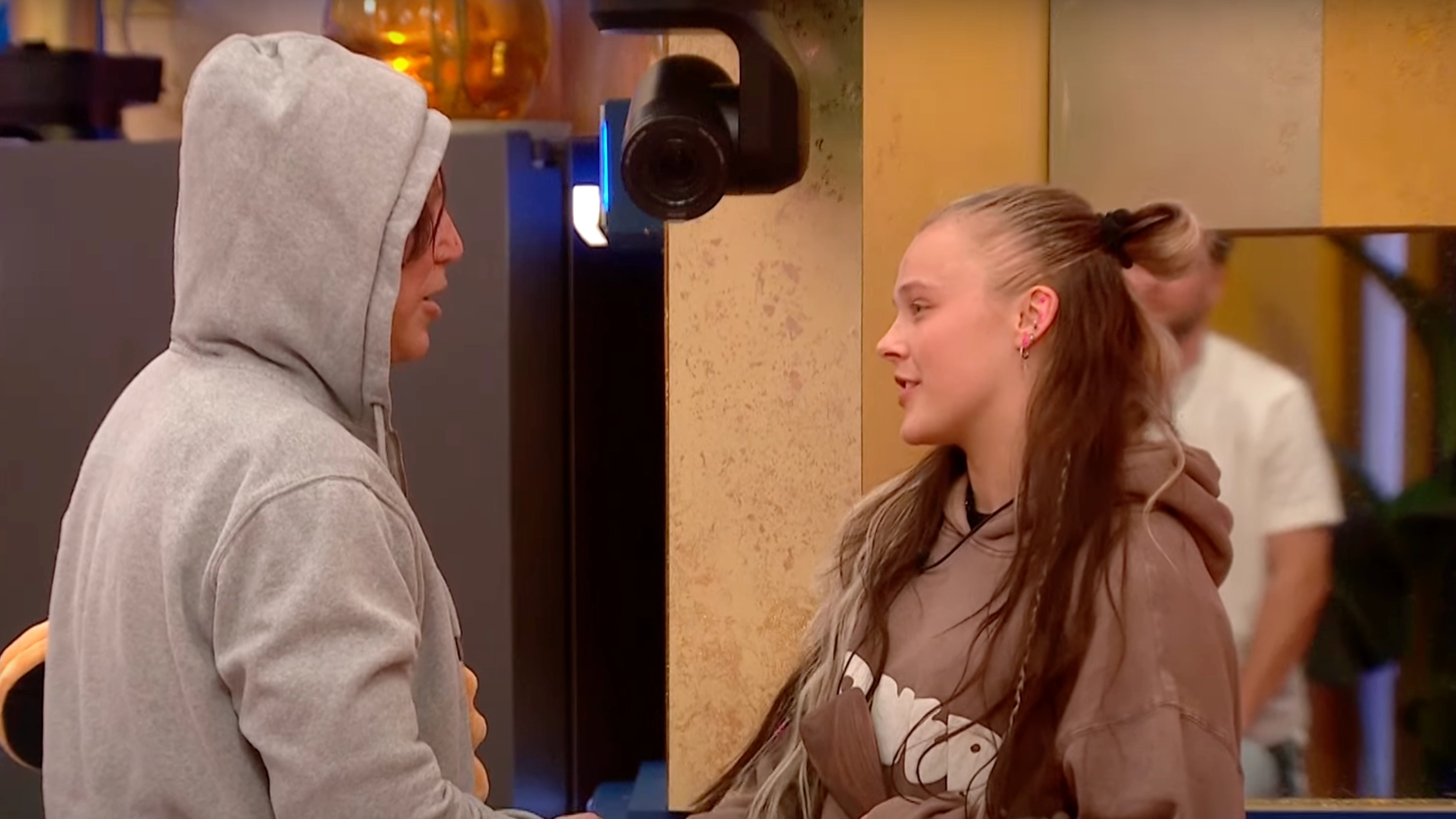 JoJo Siwa praised for her response to Mickey Rourke’s homophobic ‘rape joke’ and disgusting remarks