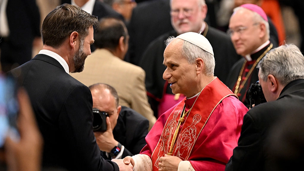 People think Pope Leo made ‘hilarious’ gesture to shoo JD Vance and his wife away at inauguration