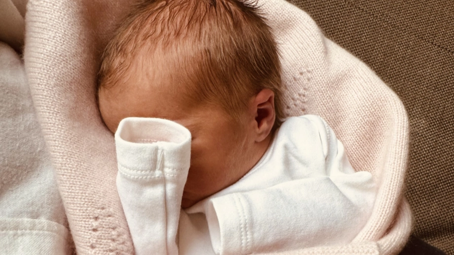 Princess Beatrice sparks debate after fans spot one detail in new picture of premature baby 
