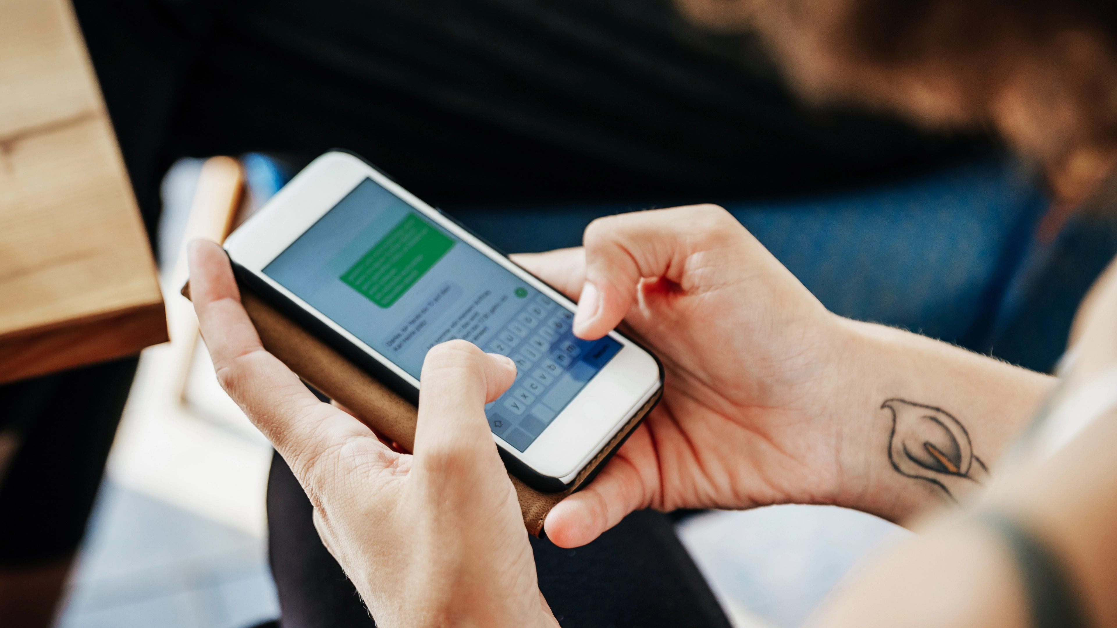Doctor issues warning over 'texting thumb' as your smartphone could give you painful condition