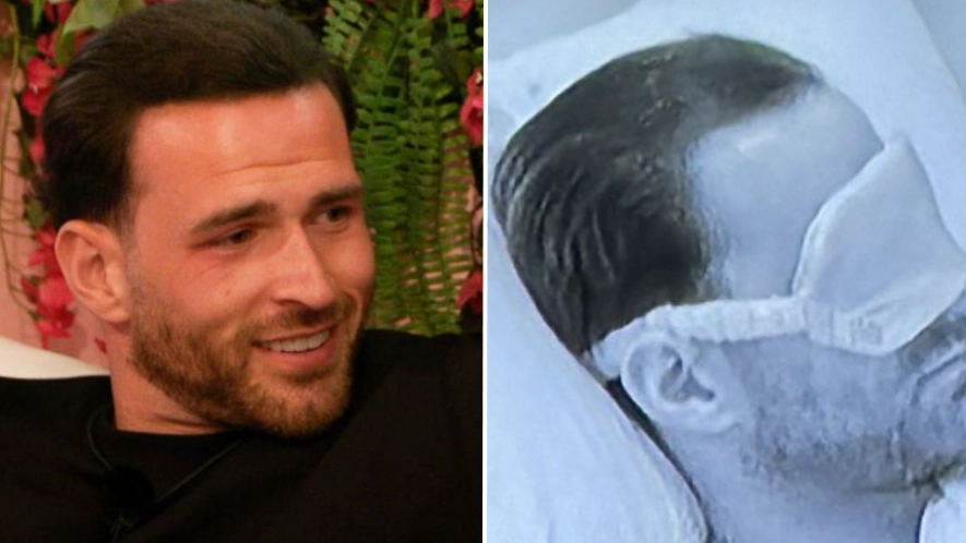 Love Island fans in stitches after seeing 'psychopathic' way Ronnie sleeps