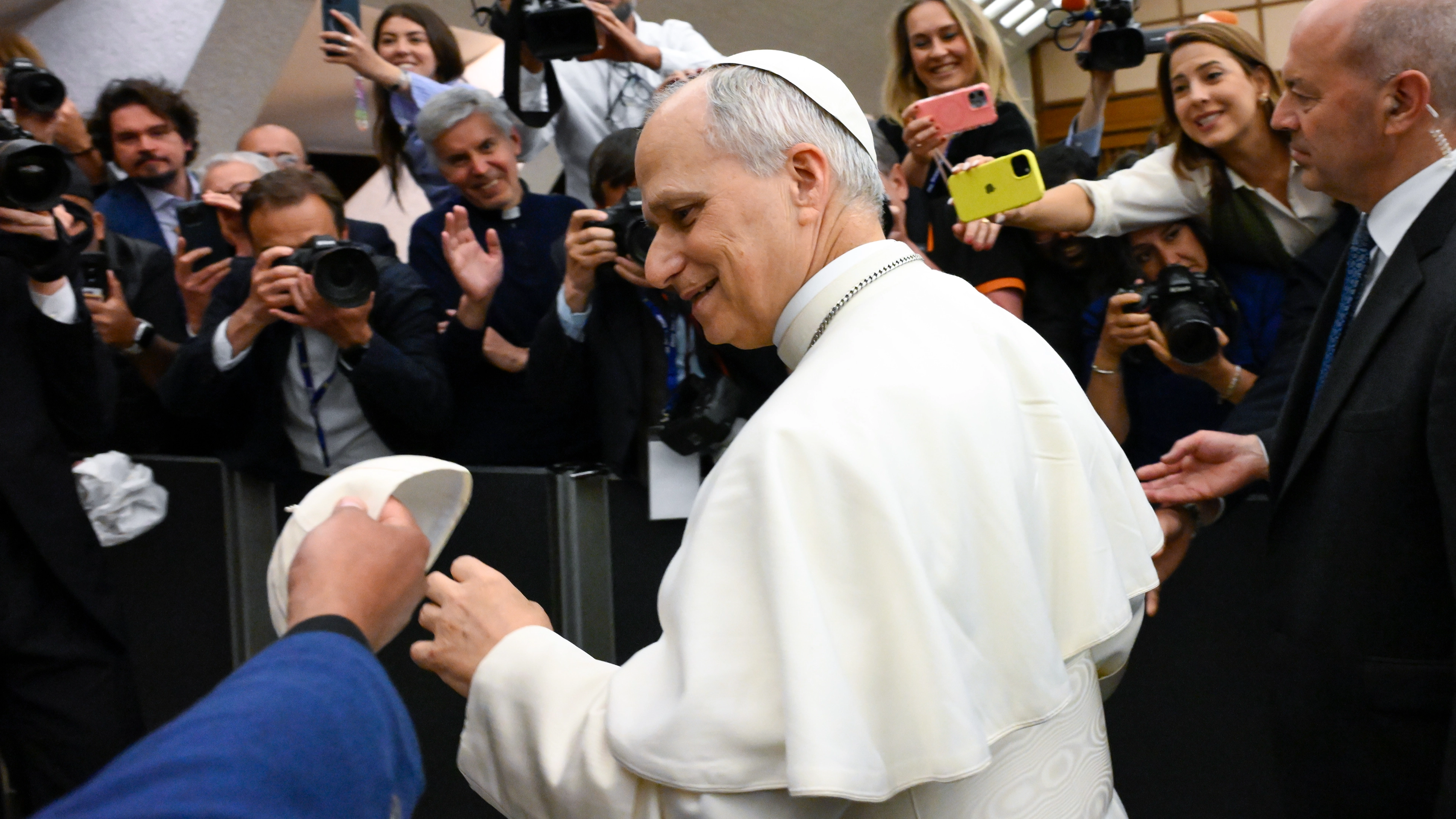 Pope Leo gives ‘menacing’ one word response when asked to send message to United States