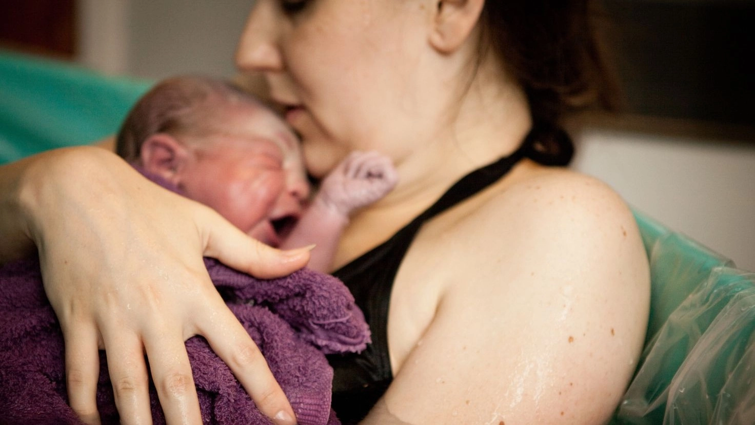 Warning issued over ‘freebirth’ trend after newborn dies when mother uses home-birthing pool she saw online