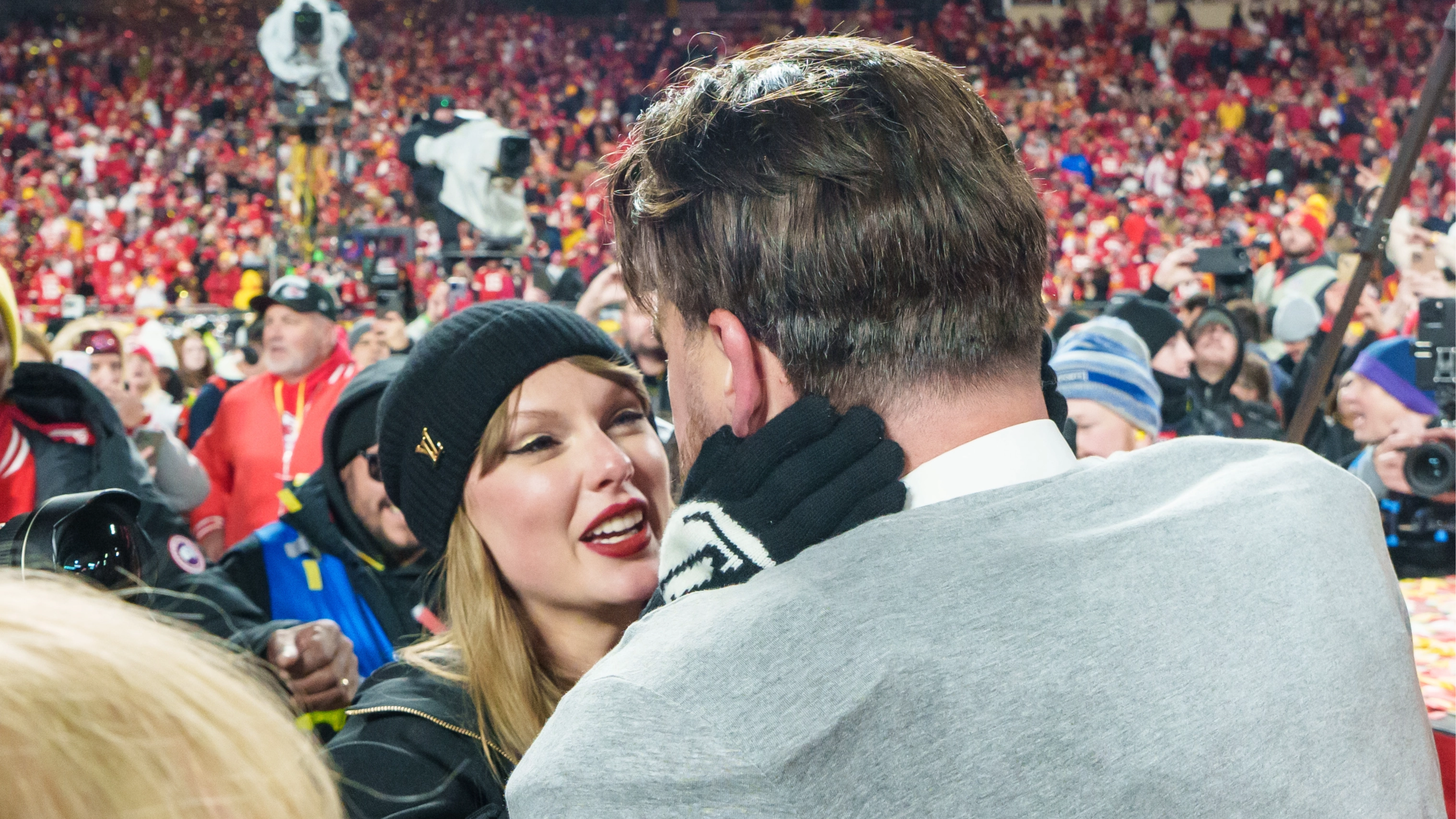 Lip reader reveals what Taylor Swift whispered to Travis Kelce during emotional moment at Chiefs game