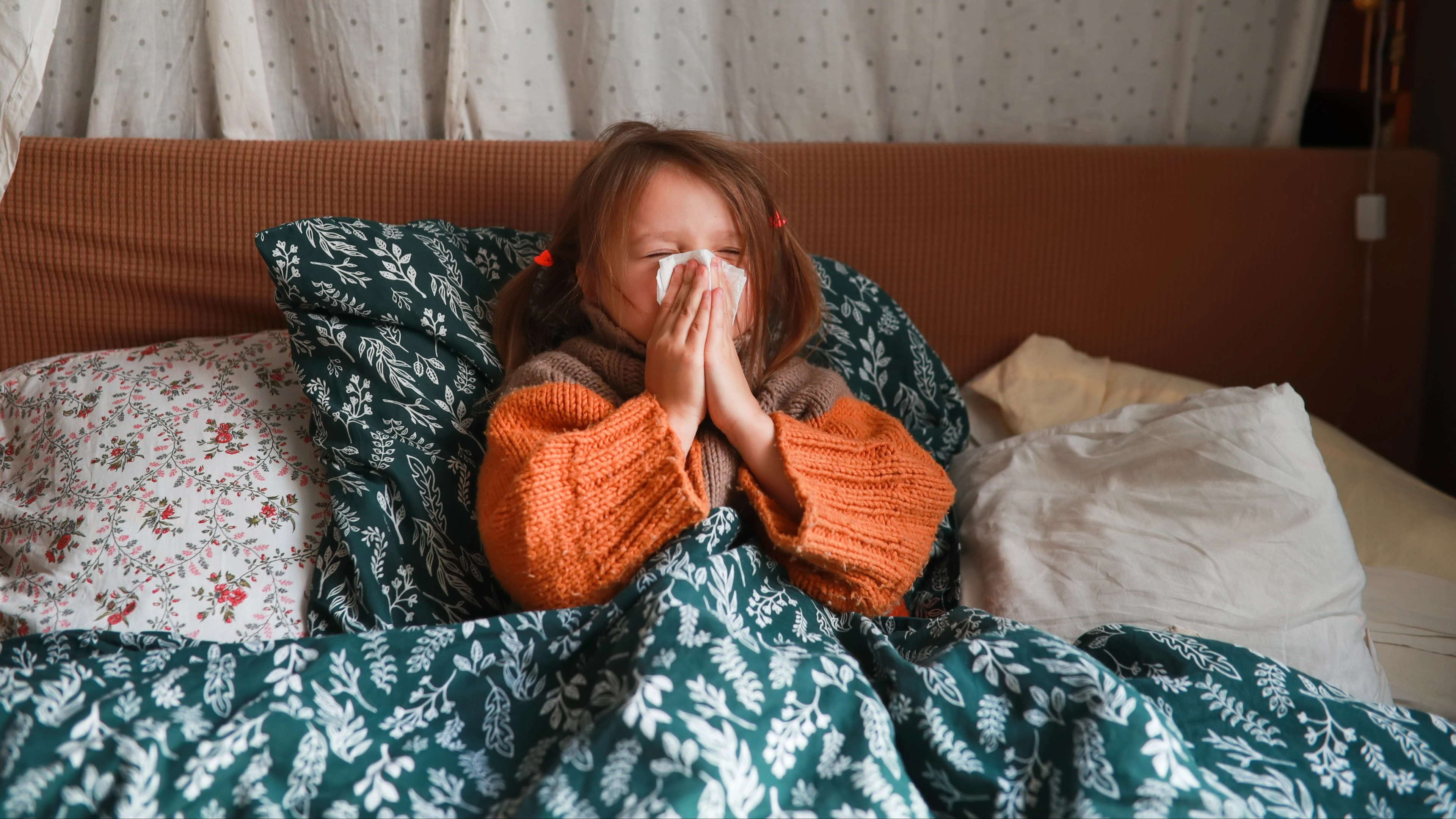 Parents are being warned about these 12 Cicada Covid symptoms