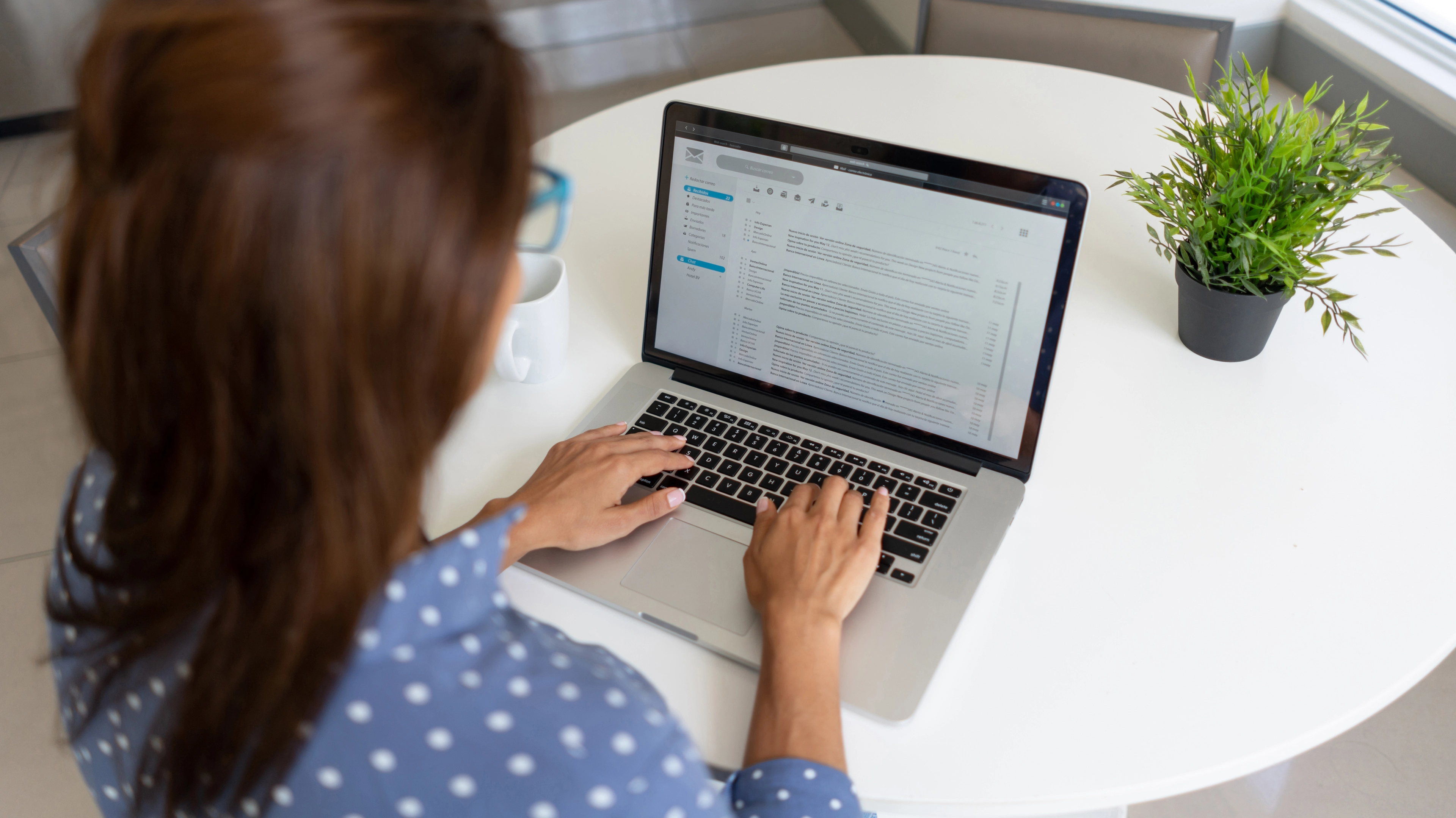 People confused at woman’s panic after sending ‘ofc’ to colleagues at work thinking it meant ‘of course’