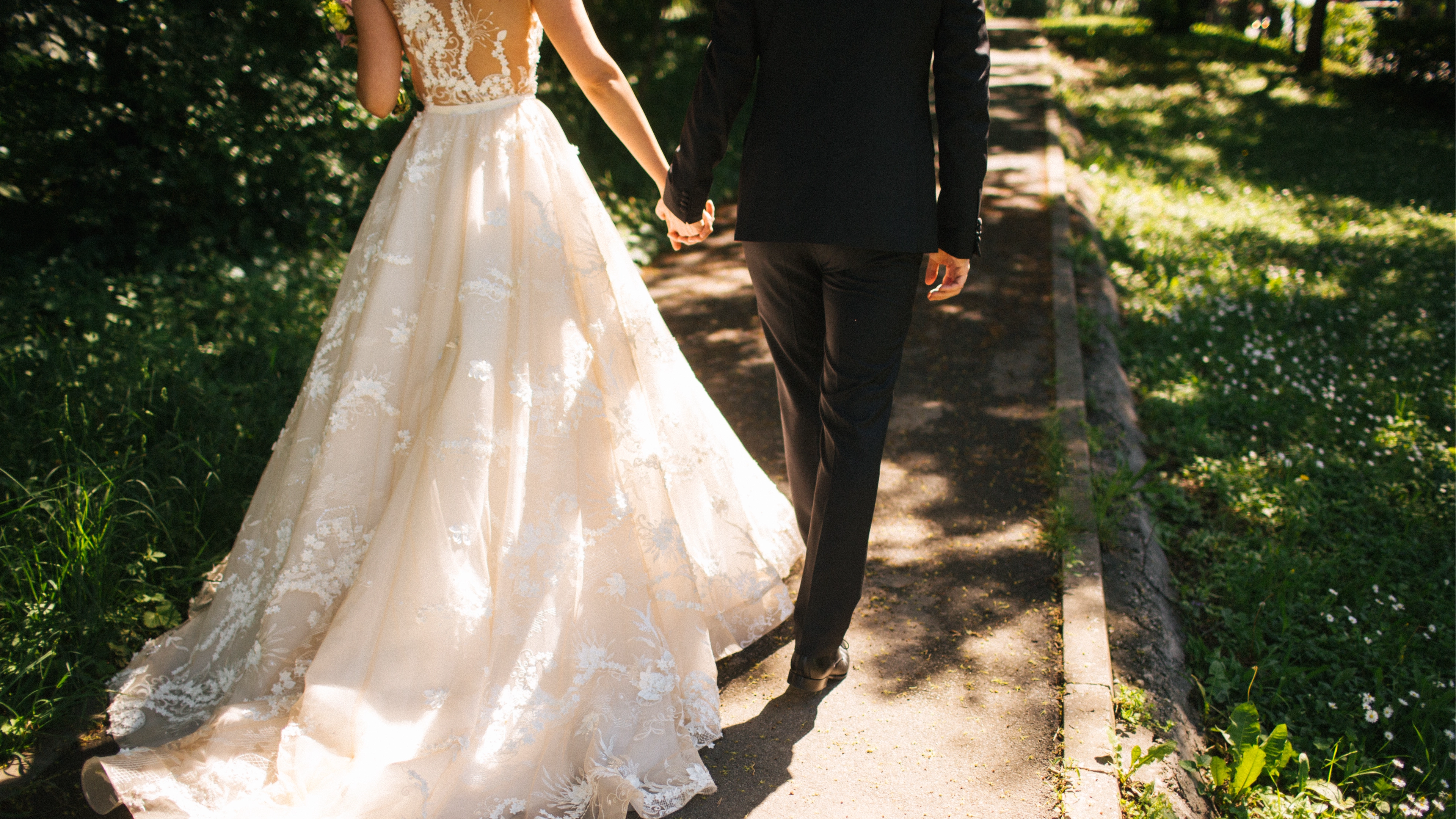 Bride and groom divide opinion with ‘Irish goodbye pass’ at wedding