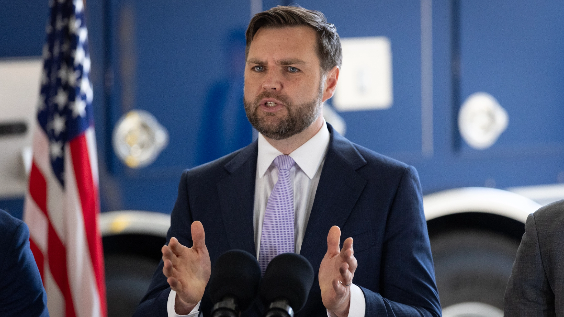 JD Vance fuels outrage after 'disgraceful' driving act in an attempt to avoid protesters