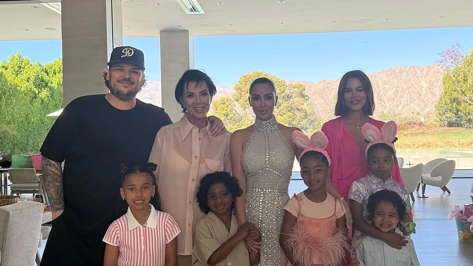 Rob Kardashian makes super rare appearance in family photo and fans are making the same comment