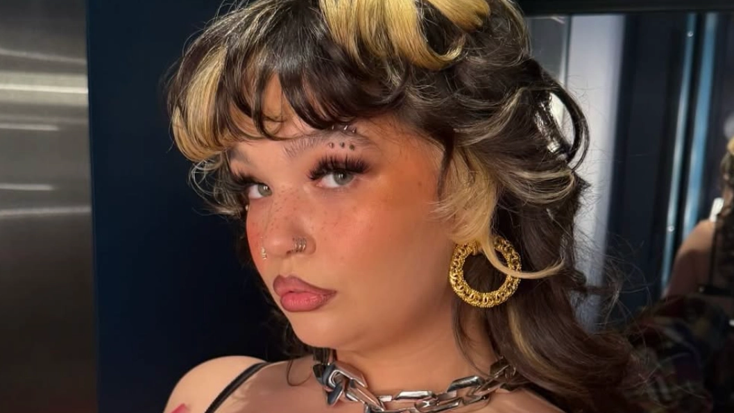 Lola Young addresses her sexuality with brutally NSFW comment