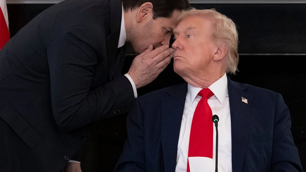Donald Trump was given secret handwritten note during press conference and here’s what it said