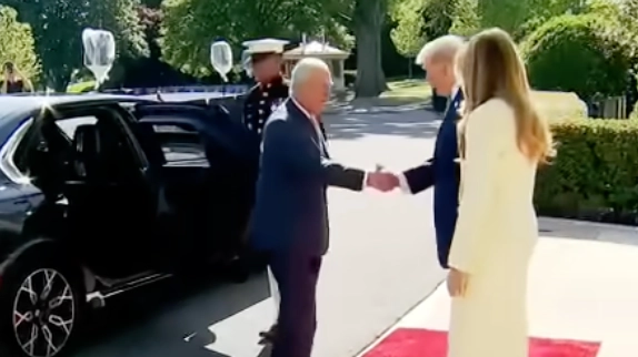 Donald Trump's 'power move' broken down by body language expert as King Charles praised for subtle gesture