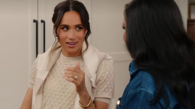 Meghan Markle forced to correct Mindy Kaling for calling her ‘wrong’ name as she reveals she and kids have new surname